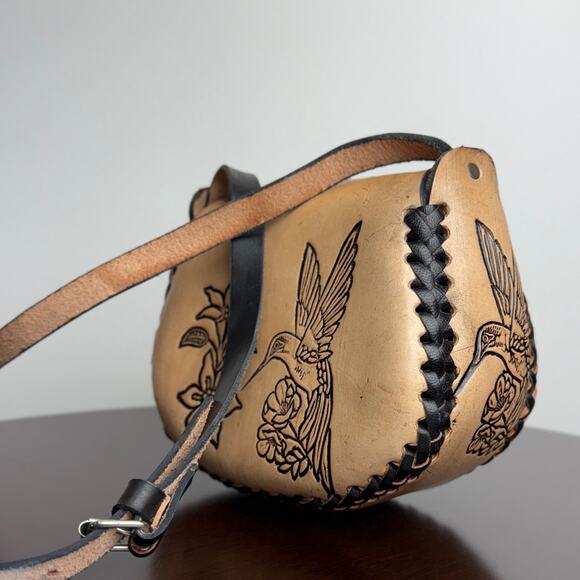 J831 - Mexican Hummingbird Hand Tooled Leather Purse - Picture 4 of 13